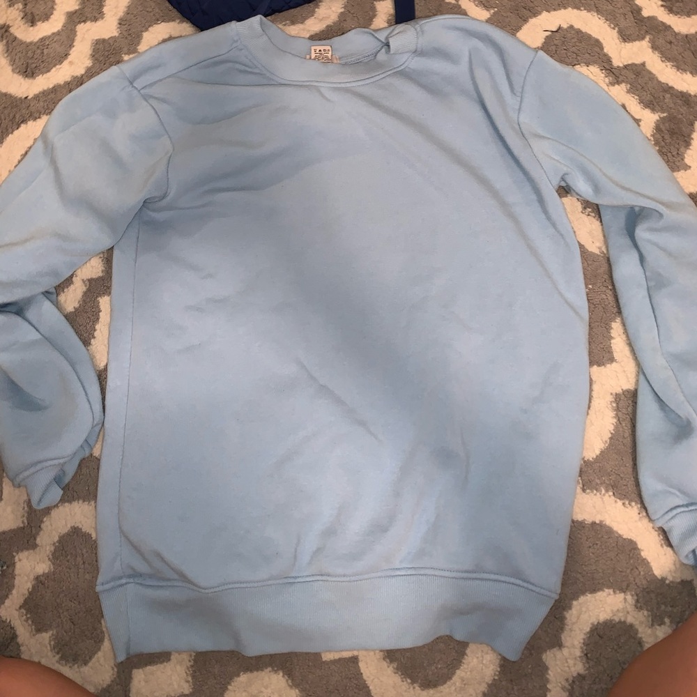 size medium crew neck